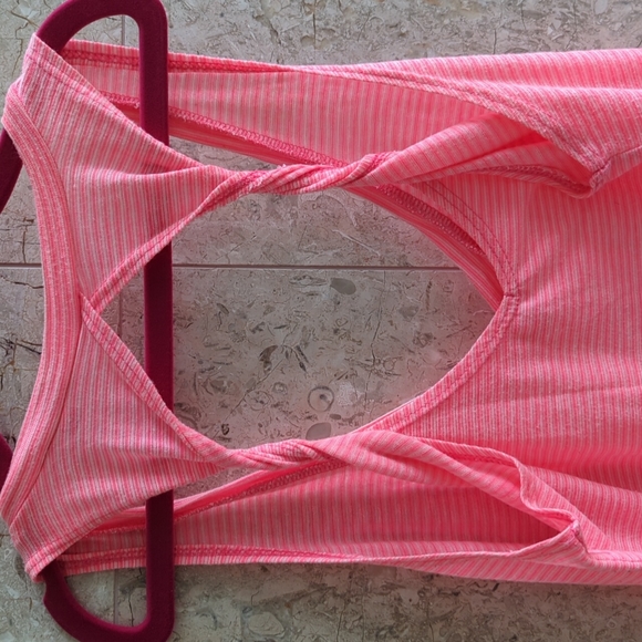 Pink open back tank top - Picture 2 of 4